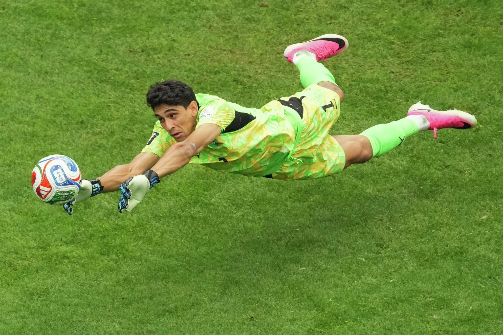 بونو يحرس حلم المغرب مباراة بعد مباراة